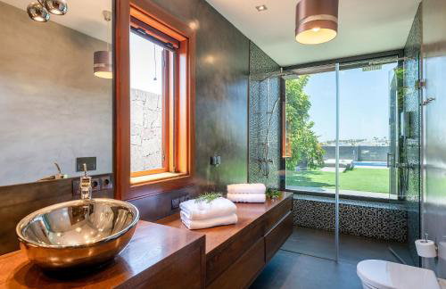 Luxury and Harmony House - Photo 22