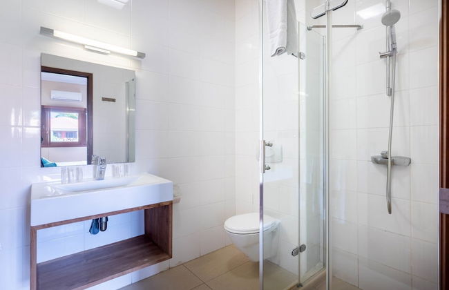 Tropical Escape With Pool and Ocean Views - Photo 18