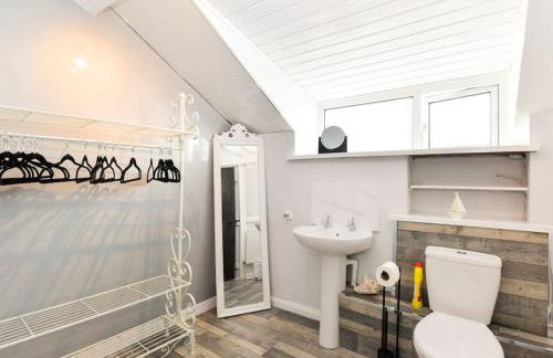 The Smugglers Hideout - Sleeps 4 - with HOT TUB - Foto 4