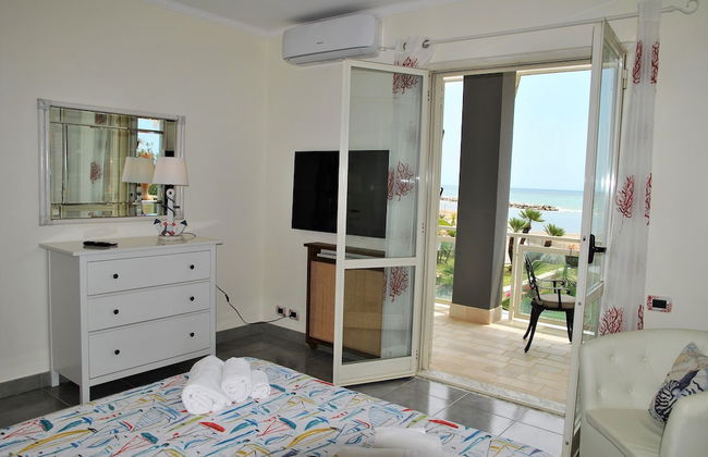 Villa Venus on the Beach - Photo 2