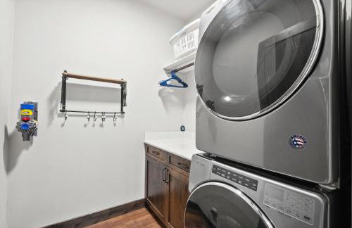 Snowghost Den-Luxury Ski In Ski Out Home Sleeps 9 with 3 Bedrooms 2 and a half Bathrooms and Private Hot Tub - Foto 17