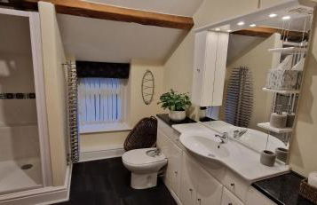 Two bedroom character cottage - Photo 20