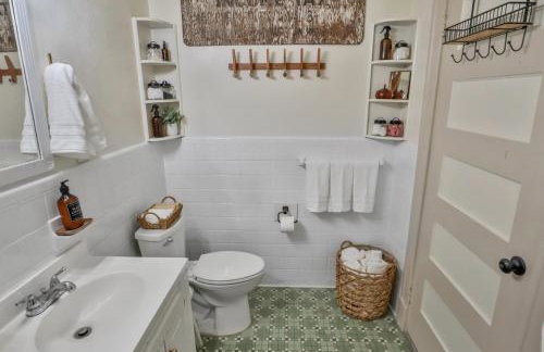 Historic Courthouse View- Chic Suite on Riverwalk - Foto 2