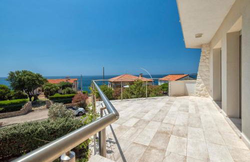 Luxury Seafront Villa with Rooftop Pool & Stunning Sea Views - Foto 56