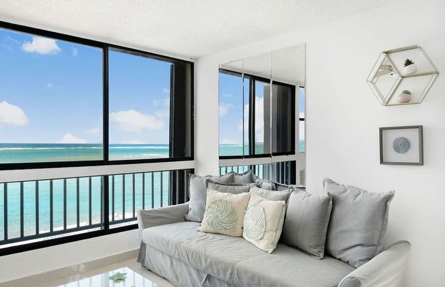 Maria Beach 1BDR Oceanfront Pool Parking - Photo 14