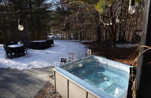 The Vault - Hidden Playroom For Couples - Private Hot Tub - Mountain Views - Riverfront - Foto 6