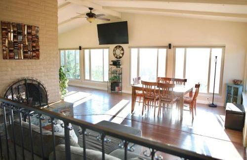 Quiet Hilltop Home With Stunning Hill Top And Valley Views - Foto 35