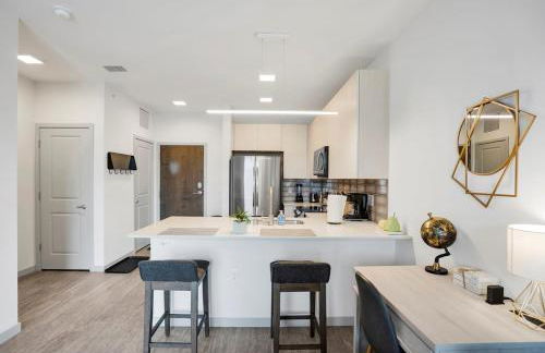 Pool with Free Covered Parking and Washer & Dryer in Unit - Foto 7