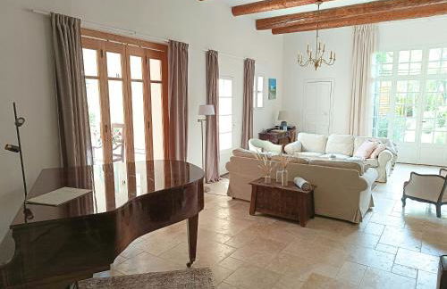 Artist's Villa With Pool Near Aix-En-Provence - Foto 13