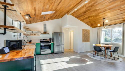 Modern Oregon Cottage with Hot Tub Walk to Beach! - Foto 2