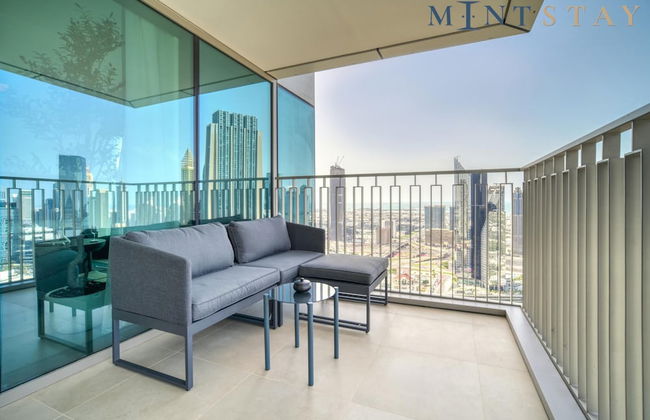 Classy Downtown 2BR w City View Balcony - Photo 3