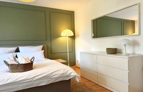 HyggeLiving - DELUXE - 90qm - Balkon - Gartenblick - 55 Zoll TV - Boxspringbetten - Hunde - Kinder - Fahrradkeller - Foto 24