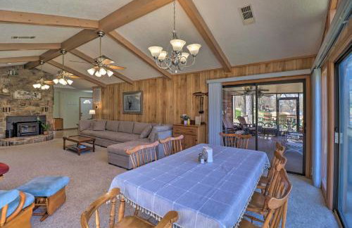Scenic Riverview Getaway with Screened Porch! - Foto 10