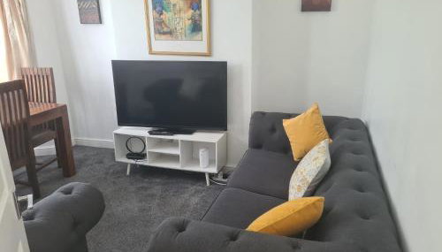 L & J ESCAPES-4 BEDROOMs SUITABLE FOR CONTRACTORS AND FAMILIES- LARGE PRIVATE PARKING-10 MINUTES TO M6 JUNCTION 9 - Foto 4
