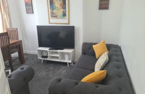 L & J Escapes - 8 Bedrooms suitable for Contractors and Families- Private parking available for 6 vehicles - Foto 3