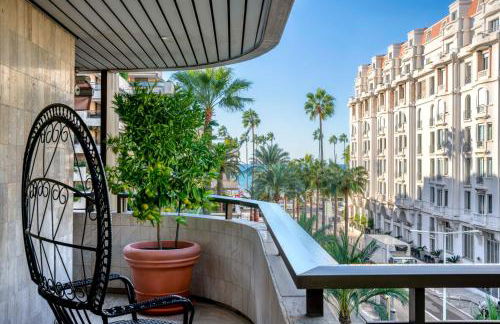 REF 1924 - Cannes Croisette - Sea view apartment for rent - Photo 11