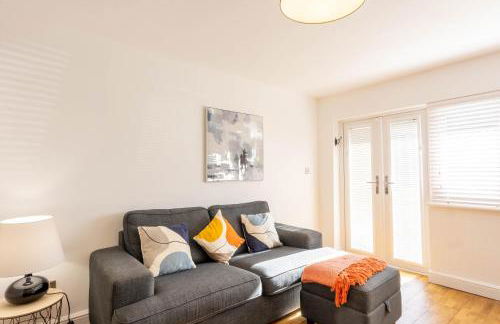 Paisley with Parking & Balcony - Pass the Keys - Foto 8