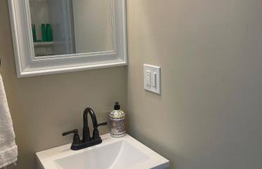 Newly renovated 3-bedroom lakeside home - Foto 24