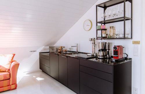 Ferienwohnung König Ludwig - Modernes Design-Apartment für Paare und Genießer am Starnberger See by LIVARIA - Foto 17