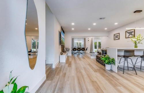 Friendly Fox Luxury Pool & Spa - Near DT & Beach home - Foto 14