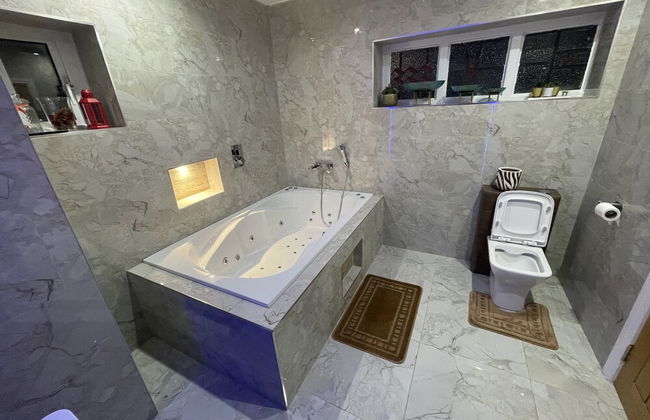 1 Bed Flat - Sleeps 2 - Hot Tub - Parking - Wifi - Foto 7