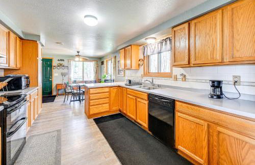 Furnished Deck with Forested Views Manawa Home! - Foto 12