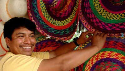 Venditore di cappelli messicani a Camino Real