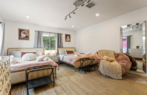 Los Angeles charming big house, king bed, parking, EV - Photo 48