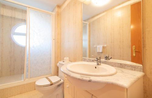 Global Properties, Adosado en primera linea de playa con vistas al mar - Foto 12