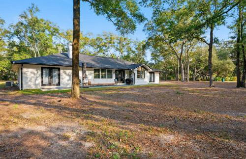 Boho Retreat with 2 Masters and Plenty of Space - Foto 58