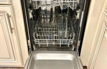 FuLLy LoAdeD ReSerVaTioN 3bed 2ba w Parking - Photo 18