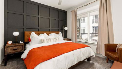 Fiesta San Antonio | On Riverwalk | Infinity Pool - Photo 1, Other