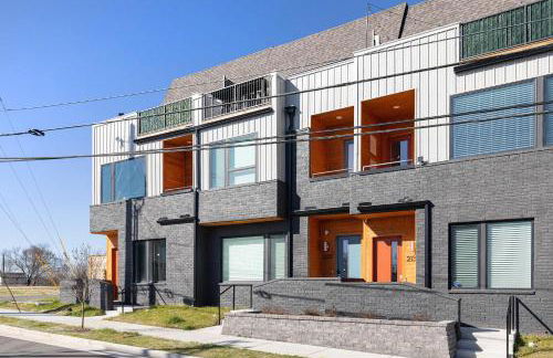 Private Home with Rooftop Game Room near Downtown - Foto 80