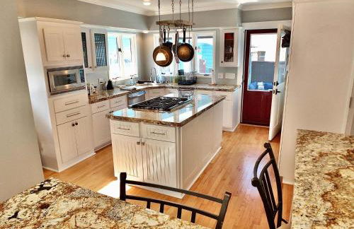 Beach City Craftsman - Walk to Beach - Foto 8