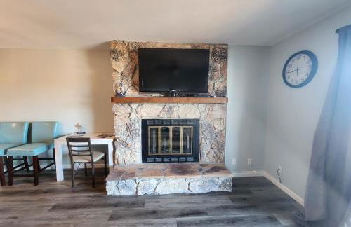 Lakefront condo with a VIEW Osage Beach - Foto 9