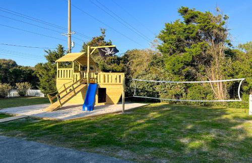 Colorful Emerald Isle Home Just Steps to Beach! - Foto 18