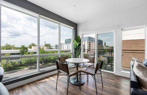 Gorgeous Central City 2BD 2BA - Foto 23