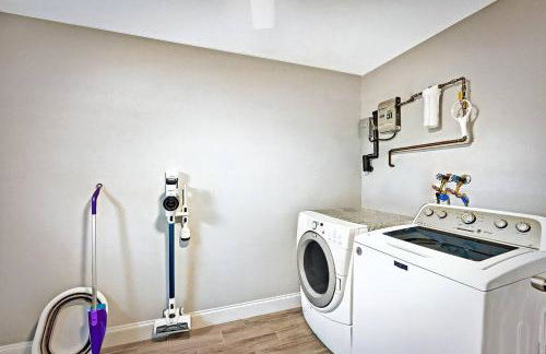 NEW Waterfront Tropic Oasis - Heated Pool, Canal, Dock, Air Hockey - Foto 45