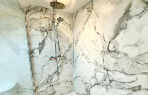 Rural Cottage, 3 beds, 3 bath,LOG BURNER, HOT TUB, with Cymru Holidays - Foto 18