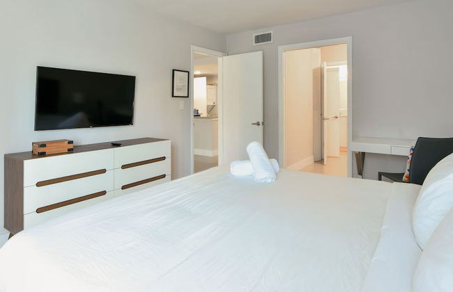 Artrageous on the river By RocketStay - Photo 42