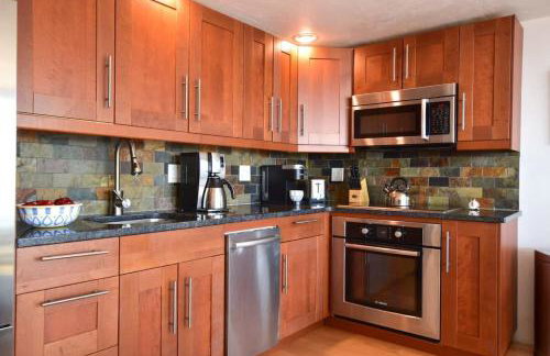 Gorgeous water views in the center of town - Foto 3