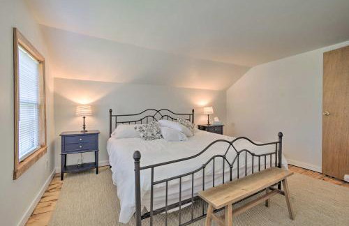 Walk to Beach! Sodus Point Escape with Private Yard - Foto 19