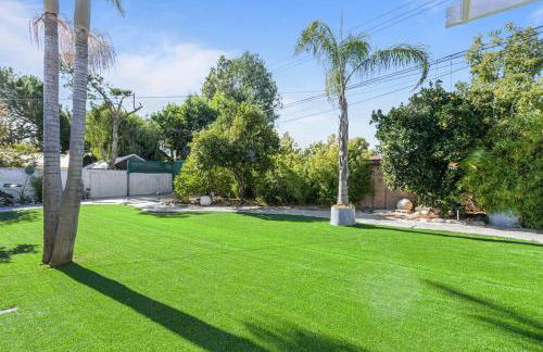 Modern 4 King Beds, Beautiful Large Backyard, Golf, WFH, Long Stays, WI-FI, FWY, 25 mins to Beach - Photo 48