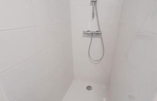 Chalet à Usson-en-Forez avec cheminée, animaux admis et terrasse - FR-1-496-163 - Foto 3