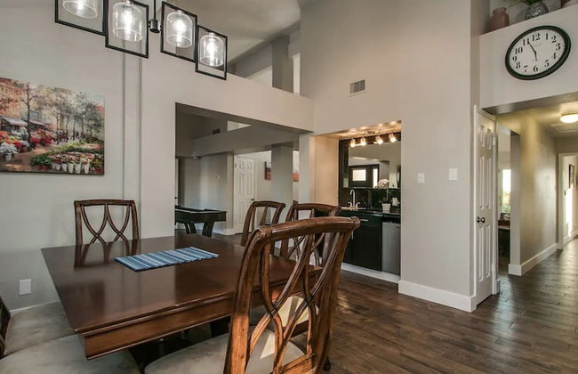 Spectacular Hilltop Home W/resort Like Backyard! - Foto 37