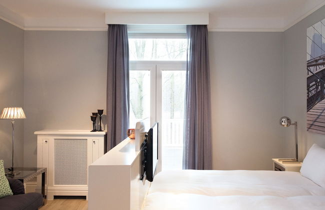 BizStay Park Central Apartments - Photo 18