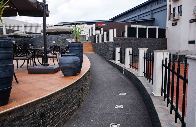 Oak Plaza Suites - Photo 48