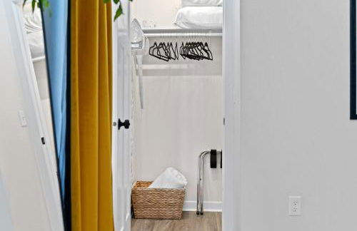 The Bentley Condotel, Heart of Walkers Point with Garage, Yard - Foto 27