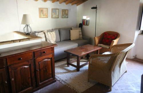 restored water mill with rockpools and waterfall - Foto 5