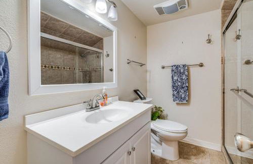 Lago Vista Golf Getaway with Decks and Pool Access! - Foto 36